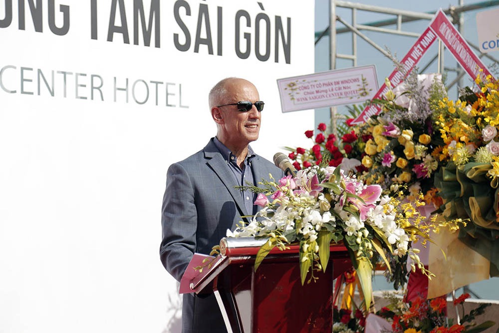 Ong-Peter-Ryder-CEO-Indochina-Capital-Co-founder-Wink-Hotels-phat-bieu-tai-le-cat-noc-Wink-Saigon-Center-Hotel