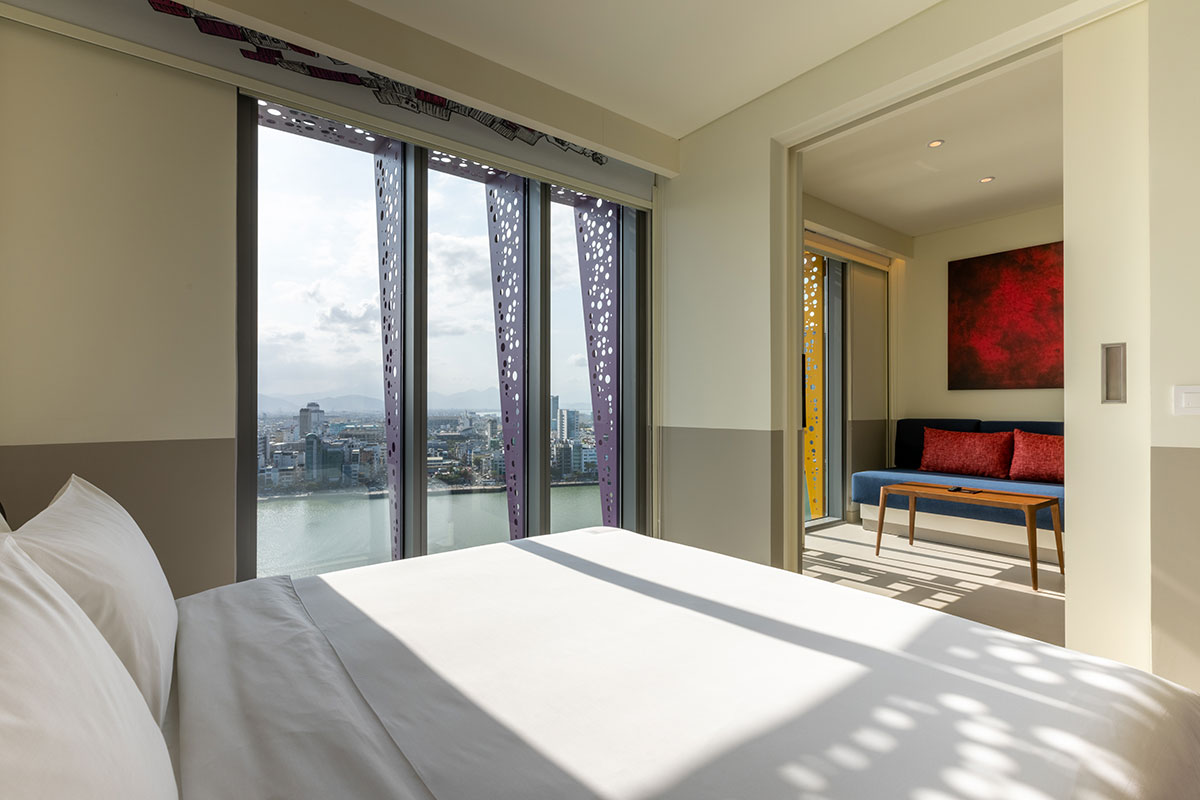 wink hotel danang riverside suite